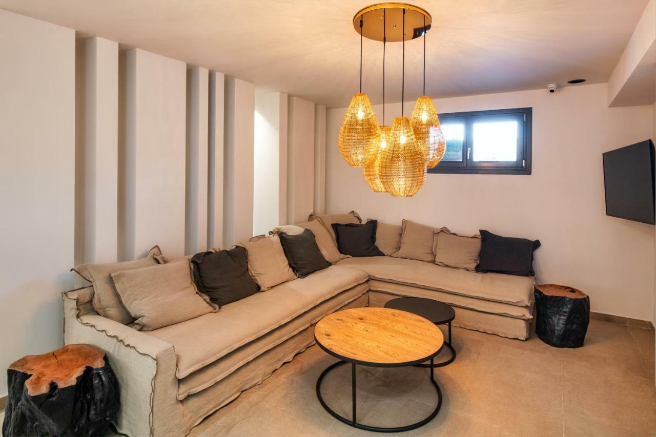 Uma Ray Suites Fira  Esterno foto