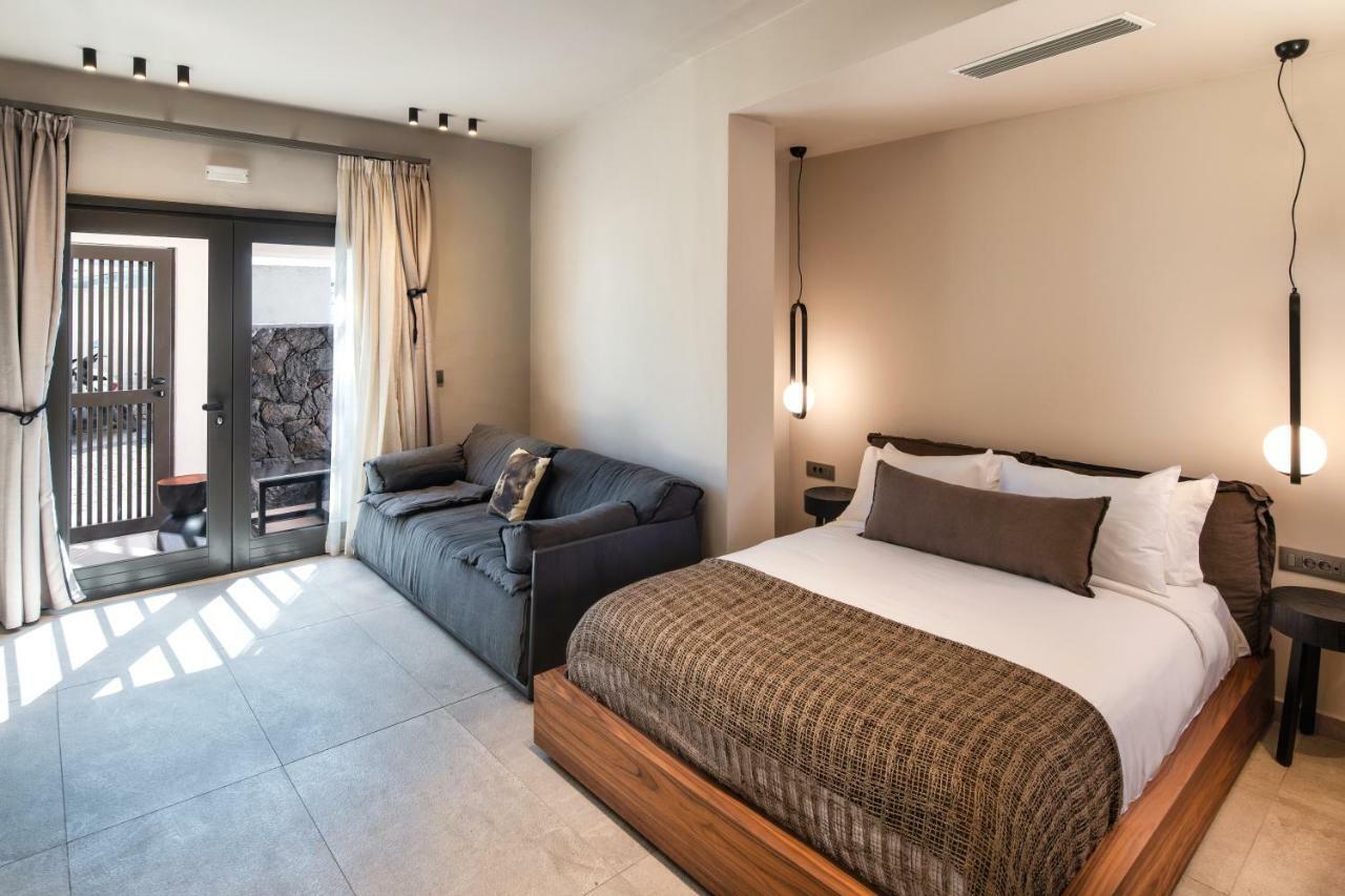 Uma Ray Suites Fira  Esterno foto